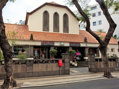 universal-store-exterieur-funchal-madere