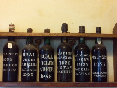universal-store-vielles-bouteilles-vin-de-madere-funchal